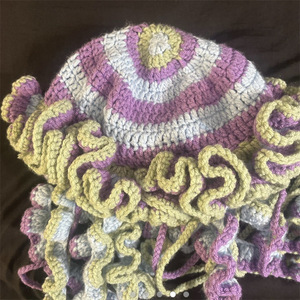 Gorro de punto hecho a mano con diseño de medusa para TikTok, gorro creativo y moderno para adultos con nuevo diseño hecho a mano, transfronterizo - Product Image 4