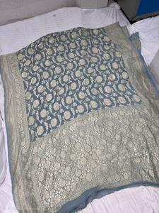 Sari en Georgette Banarasi Pur de Créateur, Semi-Tissé à la Main, Tissage Fin, Léger, Fluide, Élégant, Finition Traditionnelle, Idéal pour les Fêtes - Product Image 2