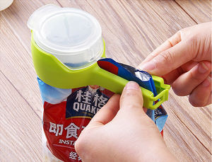 Clip de scellage multifonctionnel Syh430 en gros pour la conservation des aliments, anti-humidité, avec buse de décharge pour sacs en plastique - Product Image 6