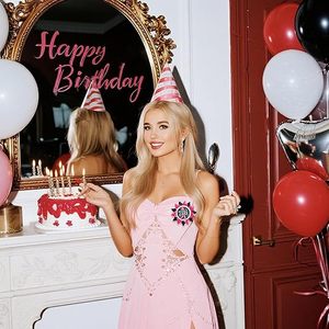 Pins de solapa de <span class=keywords><strong>cumpleaños</strong></span> para mujer con diseño de vaquera disco, hechos a mano, con cinta de grosgrain negra y rosa, insignia de hojalata, decoraciones para fiestas de <span class=keywords><strong>cumpleaños</strong></span> - Product Image 3