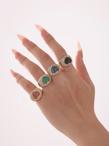 Anillo de Amor Multicolor con Diamantes de Circonio 5A, Acero de Titanio con Baño de Oro de 18k, Resistente a la Decoloración - Product Image 4