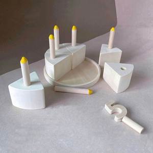 Jouets en bois créatifs et naturels pour enfants et tout-petits : gâteau de jeu d'imitation coloré pour cadeaux d'anniversaire et jeux de fête - Product Image 4
