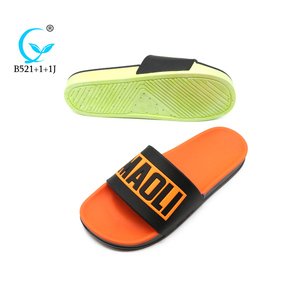 Sandalias de diseñador, zapatos deslizantes personalizados para hombre, zapatillas estampadas personalizadas, calzado deslizante - Product Image 3