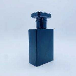 Botella de Perfume de Vidrio Negro de 50 ml con Tapa de Plástico para Dispensar Fragancias en el Cuidado Personal para Creaciones de Perfumes DIY - Product Image 2