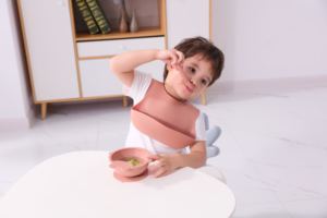 Assiettes en Silicone pour enfants, ensembles d'assiettes pour bébé, plat d'alimentation pour bébé, aspiration vaisselle en Silicone, bol avec cuillère - Product Image 2