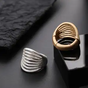 Perhiasan cincin mode 10 Gram Lab pria desain dengan berlian pria pernikahan silikon zamrud jari pria 2 baris Moissanite cincin