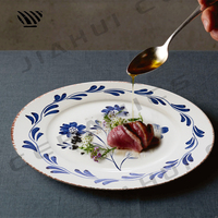Ensemble de vaisselle en porcelaine chic embellissements de feuilles florales bleues exquises pour une splendeur de mariage intemporelle