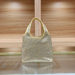 กระเป๋าคลัทช์ถือสำหรับผู้หญิงสีชมพูประดับเพชรเทียม ลดราคาพิเศษ กระเป๋าสะพายข้างคริสตัลแฟชั่นสำหรับงานเลี้ยงกลางคืนและงานแต่งงาน - Product Image 5