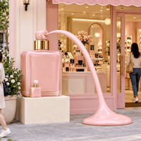 Sculpture moderne géante en fibre de verre en forme de bouteille de parfum fondante avec effet de liquide coulant pour boutique de cosmétiques et rue commerçante