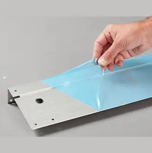 البلاستيك الذاتي لاصق PE واضح الأزرق شفافة موقد غاز مع لوح من الصلب المقاوم للصدأ لفائف لحماية الأسطح ل سقف من الفولاذ الملون