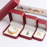 Boîte à bijoux octogonale en papier rouge avec doublure en velours, logo personnalisé, faible MOQ, emballage cadeau en gros pour bagues, bracelets, colliers