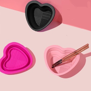 Herramientas de maquillaje facial, envío rápido, portátil, en forma de corazón, cepillo de maquillaje de silicona, estera limpiadora, herramientas de maquillaje plegables, cuenco de limpieza - Product Image 2