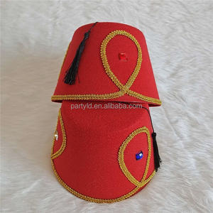 Chapeau Fez <span class=keywords><strong>Rouge</strong></span> Unisexe Décontracté à Thème Turc et <span class=keywords><strong>Marocain</strong></span> avec Bordure Dorée et Pompons Noirs – Coiffe Unique - Product Image 2