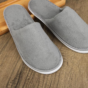 Одноразовые тапочки Star Hotel из утолщенного кораллового флиса с толстой подошвой и противоскользящим покрытием, с напечатанным логотипом, оптом для салонов красоты и гостевых домов - Product Image 4