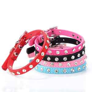 <span class=keywords><strong>Collar</strong></span> de perro de PU suave con tachuelas de diamantes de imitación de patrón sólido elegante moderno de lujo ajustable para mascotas pequeñas - Product Image 1