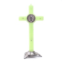 Statue de croix en plastique verte luminescente de 180 mm x 150 mm représentant Jésus crucifié, pour usage religieux catholique.