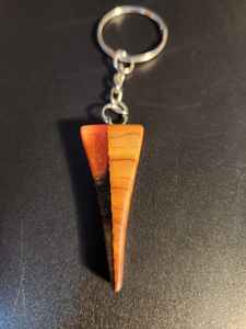 Llaveros Elegantes de Resina y Madera, Hechos a Mano con Madera Natural y Resina, Accesorio Estiloso para Uso Diario - Product Image 2