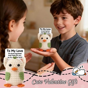 Peluche Canard de Remerciement Faite à la Main au Crochet, Inspirante et Encourageante - Un Cadeau d'Anniversaire Amusant Adapté aux Hommes et aux Femmes - Product Image 5