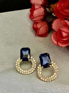 ต่างหูแบบติดหูขนาดเล็ก ชุบทอง สไตล์โมเดิร์น ผลิตตามสั่ง (OEM) สีดำและคริสตัล งานแฮนด์เมด คุณภาพสูง ทันสมัย เหมาะสำหรับงานพิธีการ - Product Image 4