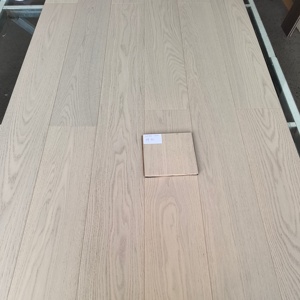 Plancher en chêne blanc européen contrecollé de 7 1/2 po x 3/8 po, qualité <span class=keywords><strong>CD</strong></span>, en bois massif multicouche - Product Image 1