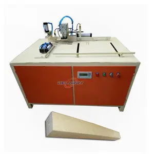 Electric automatic Euro pallet block cutter wood sawdust pallet leg cutting saw with dust collector