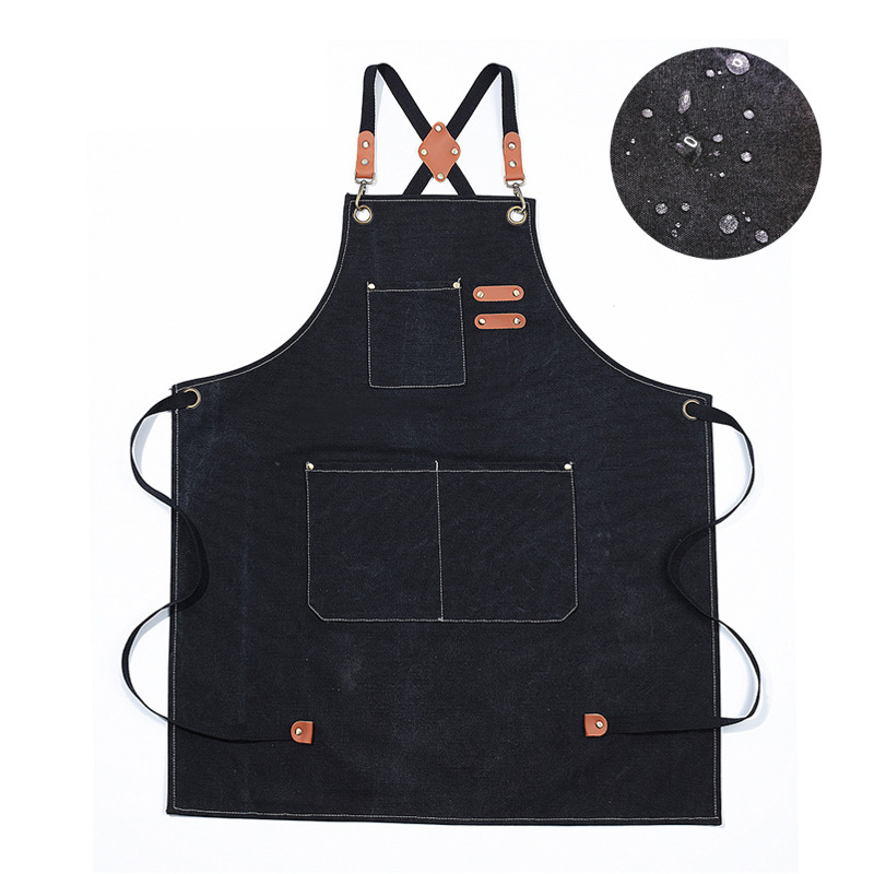 Impermeable, negro y reforzado.
