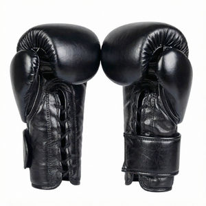 Gants d'entraînement de boxe noirs pour hommes et femmes, en cuir PU noir brillant, avec fermeture Velcro sécurisée pour le poignet - Product Image 1