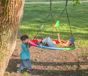 Columpio Redondo Tipo Saucer con Tela Impermeable y Asiento Colgante para Patio Trasero, Parque Infantil y Juegos al Aire Libre - Product Image 3