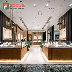 Vitrine en verre pour boutique de bijoux, aménagement personnalisé pour centre commercial, finition stratifiée - Product Image 4