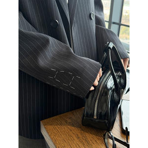 Nuovo <span class=keywords><strong>Blazer</strong></span> <span class=keywords><strong>a</strong></span> <span class=keywords><strong>righe</strong></span> oversize alla moda stile coreano con risvolto e dimagrante giacca Casual Chic da <span class=keywords><strong>donna</strong></span> - Product Image 3