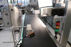 เครื่องเลเซอร์ CO2 สำหรับทำเครื่องหมาย พร้อมระบบอ่านบาร์โค้ดและระบบคัดแยก รวมการเข้ารหัส การตรวจสอบ และการคัดแยก สำหรับสายการบรรจุภัณฑ์ - Product Image 6