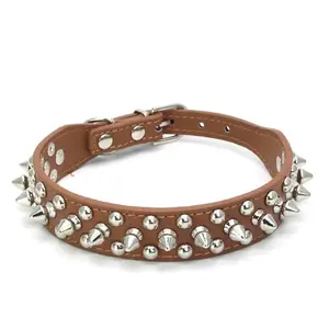 Robuste Leder-Welpen halsbänder Weiches, verstellbares, mit Stacheln besetztes Leder-Hunde halsband mit Leine