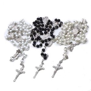 Collier de prière catholique fait main avec perles ovales et crucifix pour mariage - Product Image 5