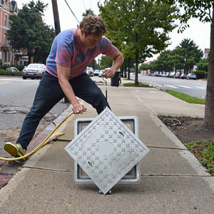 Moldes de cubierta de alcantarilla cuadrada de drenaje de placa de repuesto de alta calidad con asas - Product Image 1