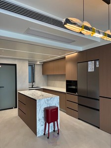 Meubles de cuisine de luxe minimalistes en bouleau avec îlot en marbre, armoire murale moderne en MDF pour appareils encastrés, multifonctionnels - Product Image 3