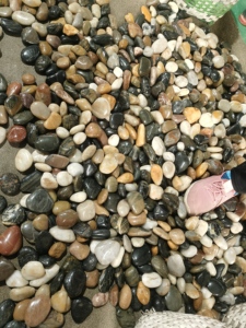 Alto pulido Color mezclado Naturaleza Río <span class=keywords><strong>Piedra</strong></span> Marrón Negro Blanco Rojo Gris Hecho de granito para pavimentación y decoración de jardines - Product Image 4