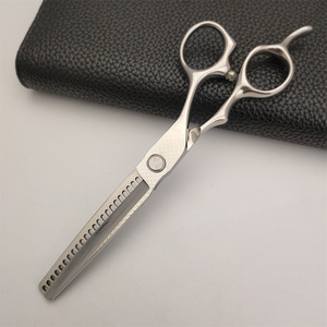 Tijeras Profesionales para Cabello Mi de 6 Pulgadas, Acero Vg10, Hoja Estándar, para Diestros, para Uso en Belleza - Product Image 3