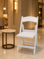 Chaise pliante en plastique PP blanc pour événements, banquets, repas, avec dossier incurvé et assise texturée pour mariage, hôtel, restaurant
