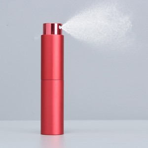Wholesale Round 8ml 10ml Mini <b>Sample</b> <b>Perfume</b> <b>Bottles</b> Twist up Aluminum Luxury Black Gold <b>Perfume</b> Atomizer Spray <b>Bottle</b> - Product Image 5