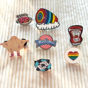 Épinglette en émail Kawaii mignonne style anime, badge métallique personnalisé style <span class=keywords><strong>manga</strong></span> pour vêtements - Product Image 1