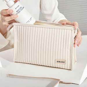 Sac de maquillage pour femmes - Style nuage - Sac cosmétique portable en forme de nuage avec un design haut de gamme et une grande capacité - Sac de maquillage en PU - Product Image 2