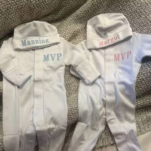 ชุดรอมเปอร์คลุมเท้าสำหรับเด็กแรกเกิดผ้าคอตตอน100% โมโนแกรมพร้อมหมวกเข้าคู่ผ้าห่มคลุม2025เรอ - Product Image 4