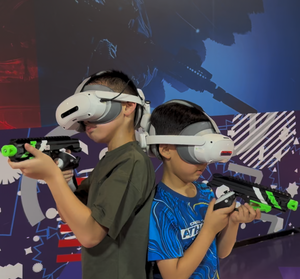 Lunettes intelligentes de réalité augmentée pour simulateur de tir en réalité mixte pour parcs d'attractions et centres de divertissement familial - Product Image 2