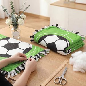 Mantas <span class=keywords><strong>de</strong></span> felpa para fútbol <span class=keywords><strong>de</strong></span> 57 x 57 pulgadas, sublimación <span class=keywords><strong>de</strong></span> fábrica, 2 piezas/1 juego, DIY sin costuras, con diseño <span class=keywords><strong>de</strong></span> nudo <span class=keywords><strong>de</strong></span> lazo - Product Image 2