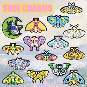 Decoración de zapatos personalizada suave de goma de Pvc dibujos animados belleza polilla zapatos encantos para mujer niños - Product Image 2