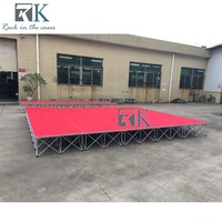 Scène de concert facile à installer avec finition tapis rouge et podium surélevé