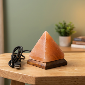 Lampe de sel de l'Himalaya de haute qualité, lampe de sel miniature naturelle de l'Himalaya avec base en bois pour la décoration de la pièce, sculptée à la main - Product Image 1