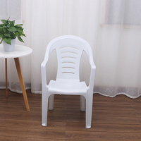 Ensemble table et chaises en plastique pour restaurant