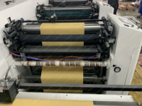 Machine d'impression flexo automatique à grande vitesse d'étiquettes en plastique de papier autocollant de type pétale 3 couleurs avec barre tournante