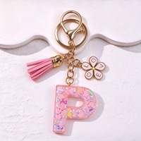 Porte-clés en résine rose en forme de fleur avec alphabet, 26 lettres, pompon et paillettes, pour sac à main femme, vente en gros